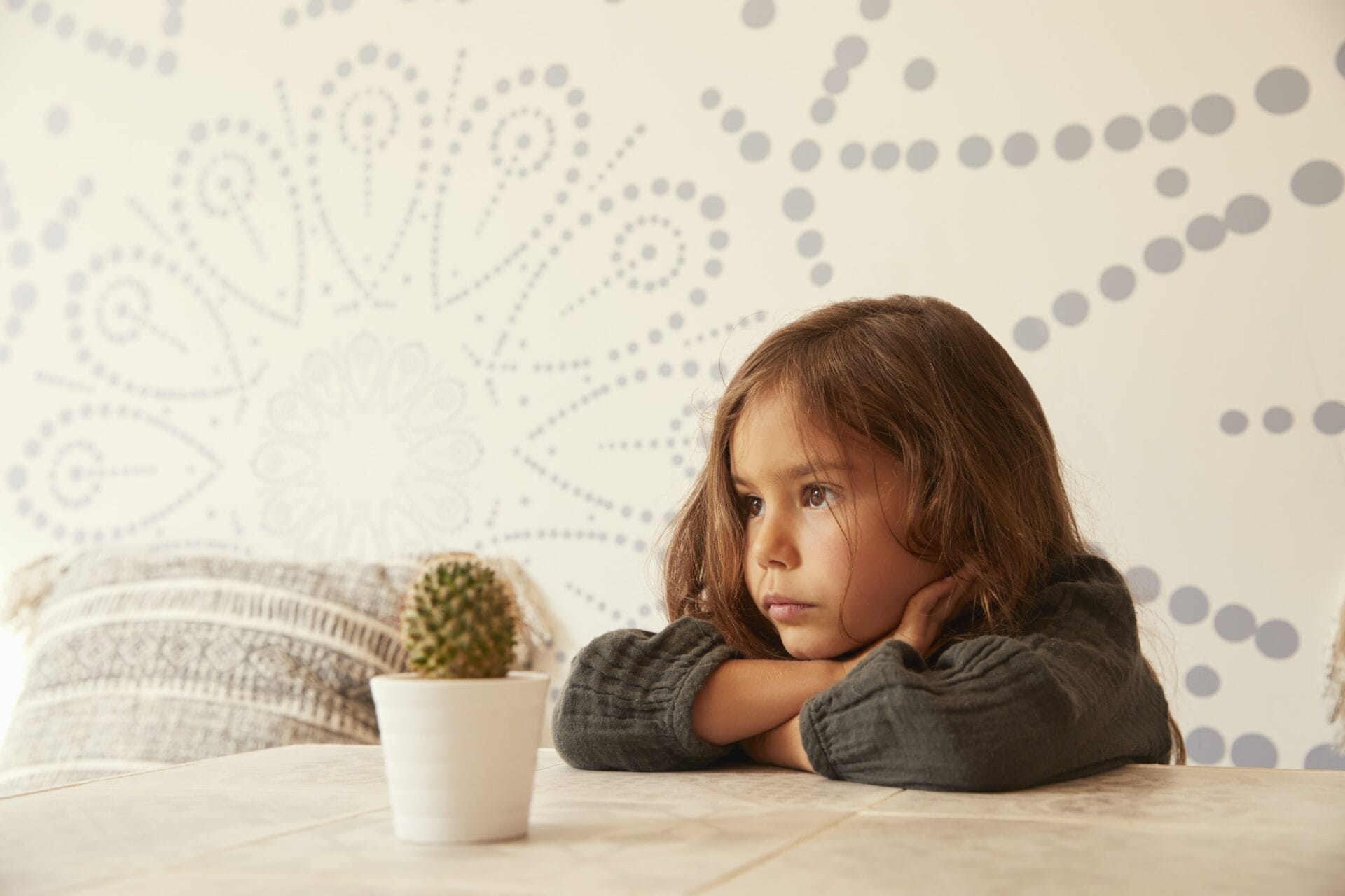 sad child poverty uk